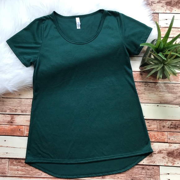 LuLaRoe Tops - Lularoe solid green classic tee